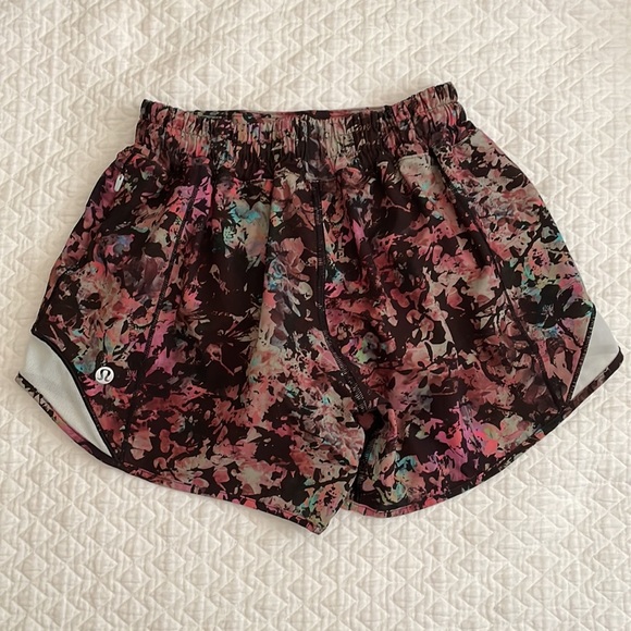 SALE ✨Lululemon Running Shorts size 2- Like New - Picture 2 of 5